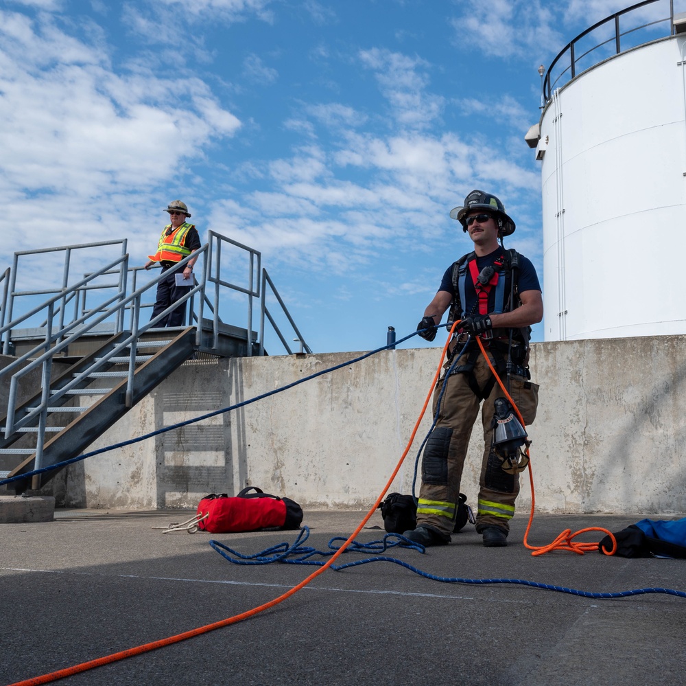 The 914th Fire Emergency Services conducts joint Confined Space Rescue Training