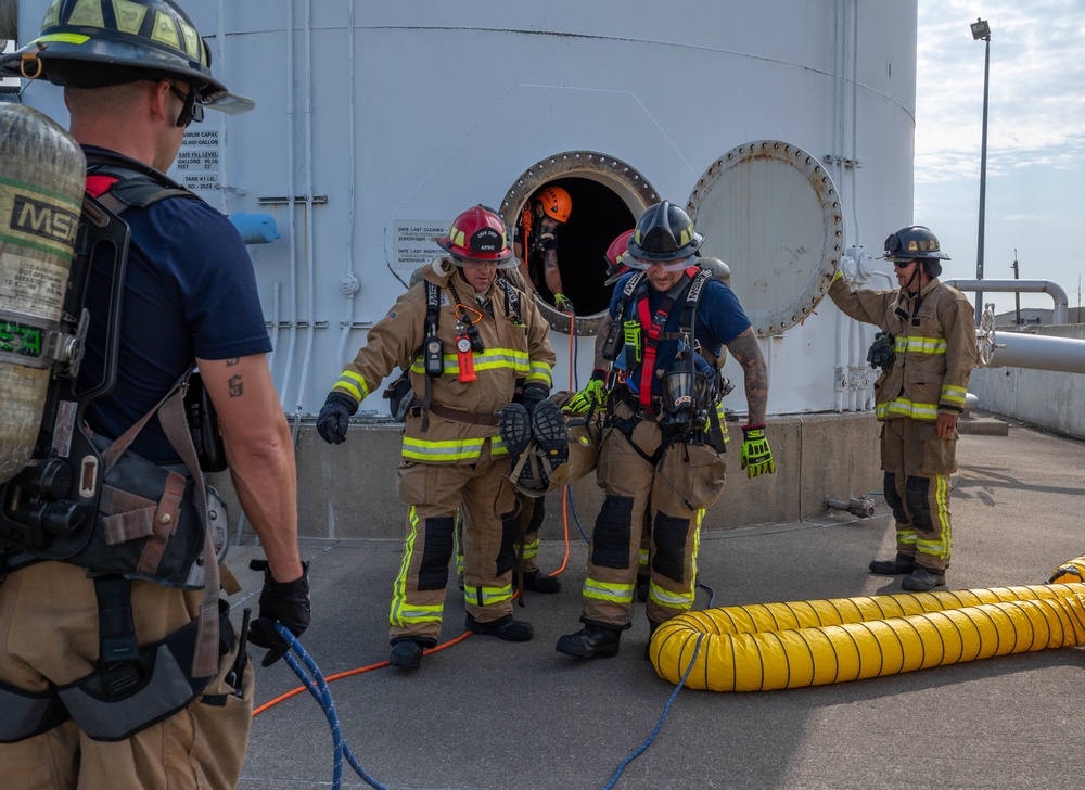 The 914th Fire Emergency Services conducts joint Confined Space Rescue Training