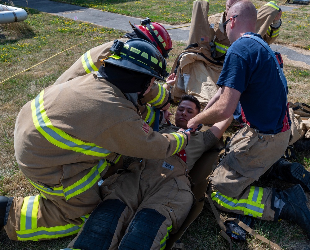 The 914th Fire Emergency Services conducts joint Confined Space Rescue Training