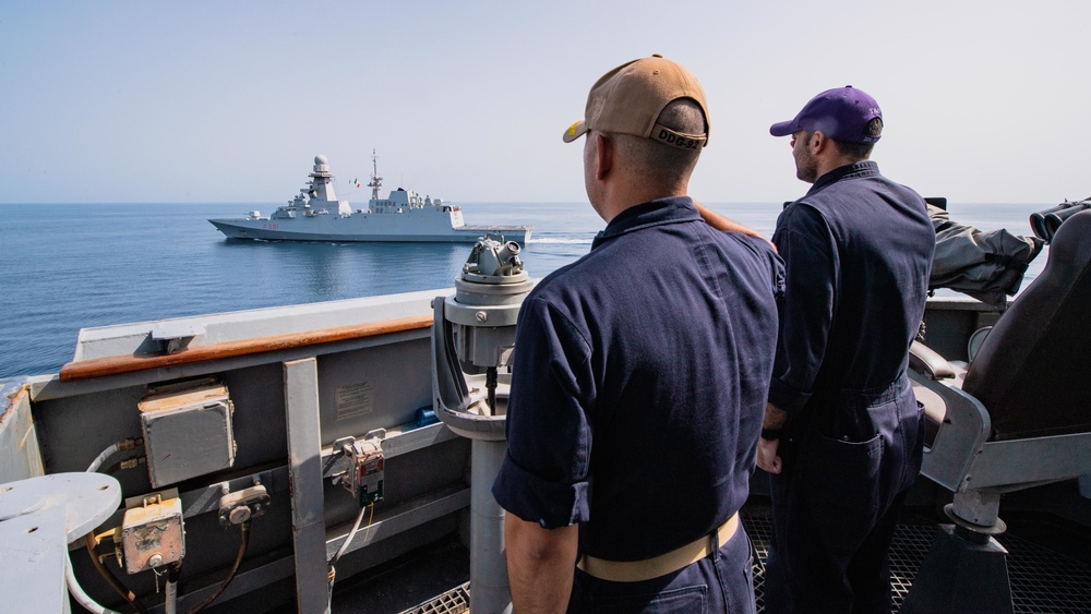 USS Momsen conducts PASSEX with Italian Navy