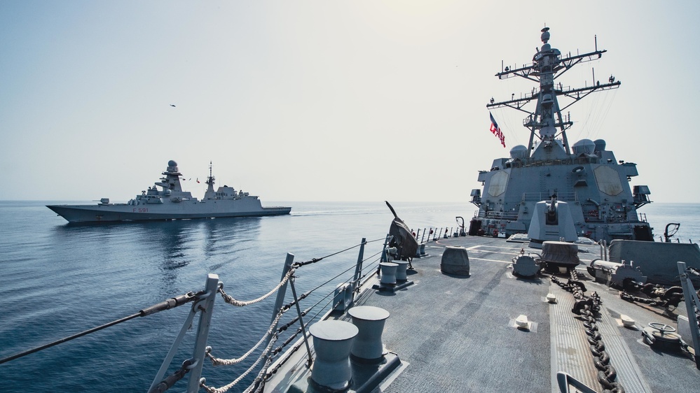 USS Momsen conducts PASSEX with Italian Navy