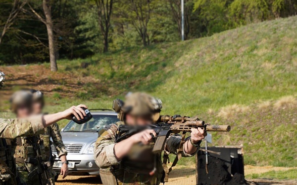 Green Berets with 1st Special Forces Group (Airborne) hone their combat, lifesaving skills