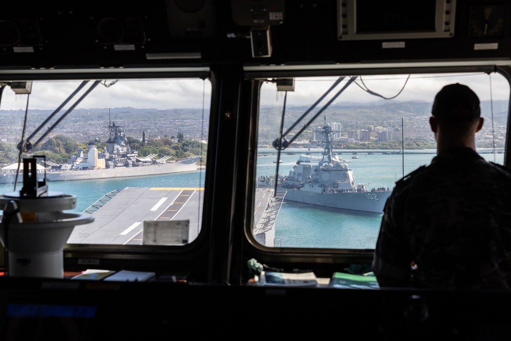 HMAS Canberra departs Pearl Harbor for RIMPAC 2022