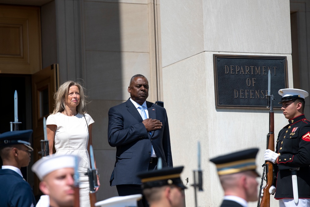 Secretary Austin Hosts Dutch Defense Minister