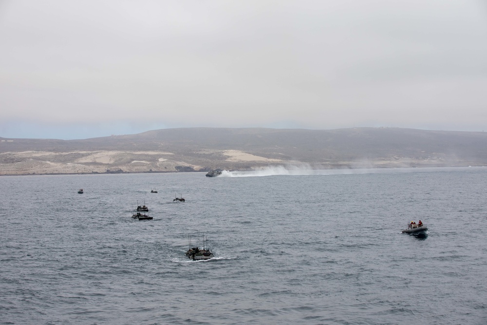 USS Anchorage Conducts ACV Operations