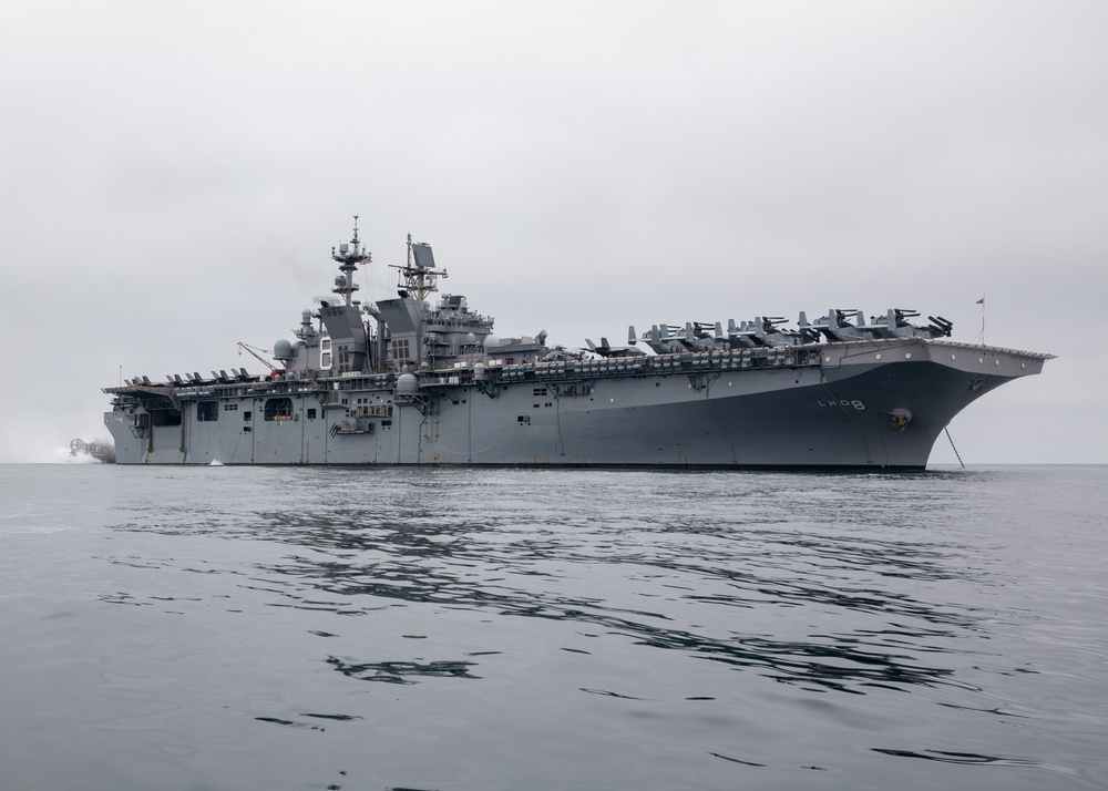 Makin Island Conducts LCAC Operations