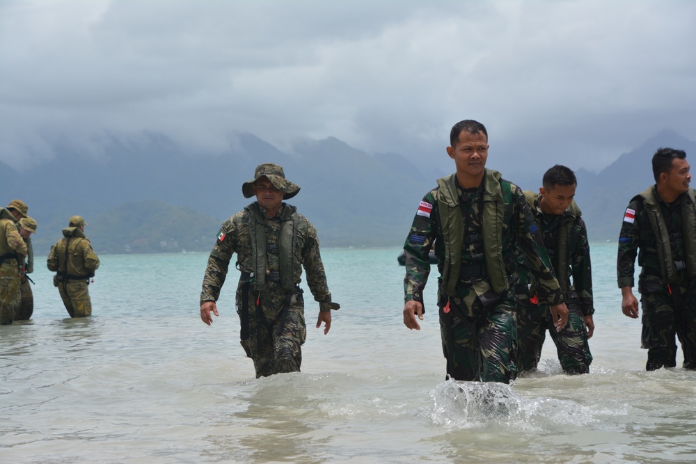 Multinational forces conduct amphibious operations during RIMPAC 2022