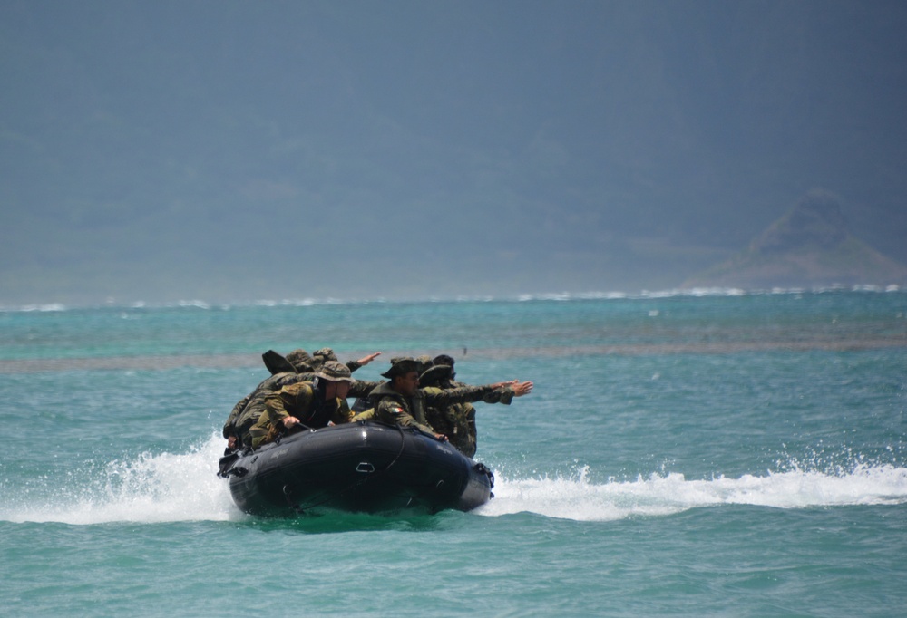 Mexican Marines in amphibious training during RIMPAC 2022