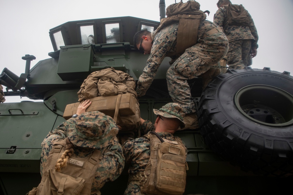 13th MEU Conducts LCAC Operations