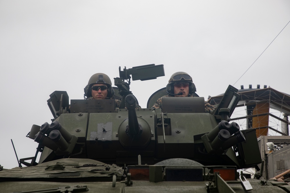 13th MEU Conducts LCAC Operations