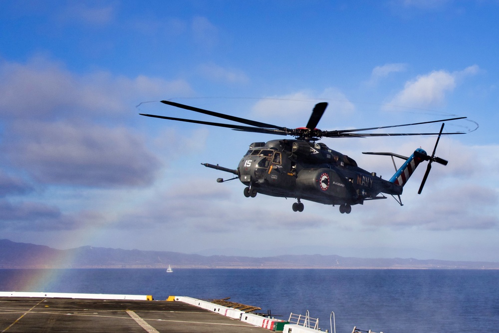 USS Portland (LPD 27) DLQ Flight Operations During RIMPAC 2022 Southern California