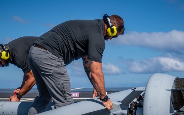 USS Michael Monsoor conducts flight test of V-BAT 118 during RIMPAC 2022