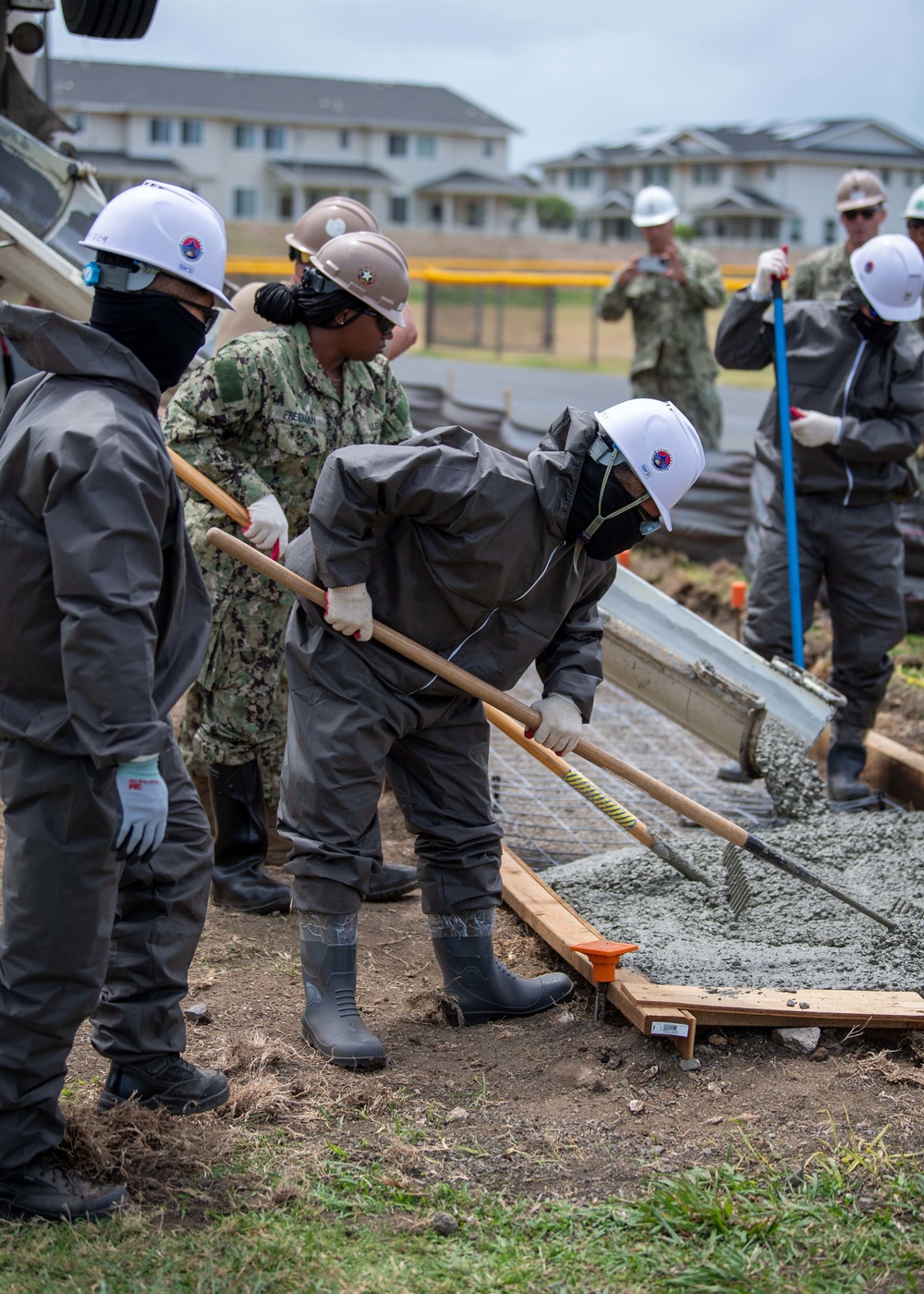 U.S. Navy Seabees work with Republic of Korea Sailors during RIMPAC 2022