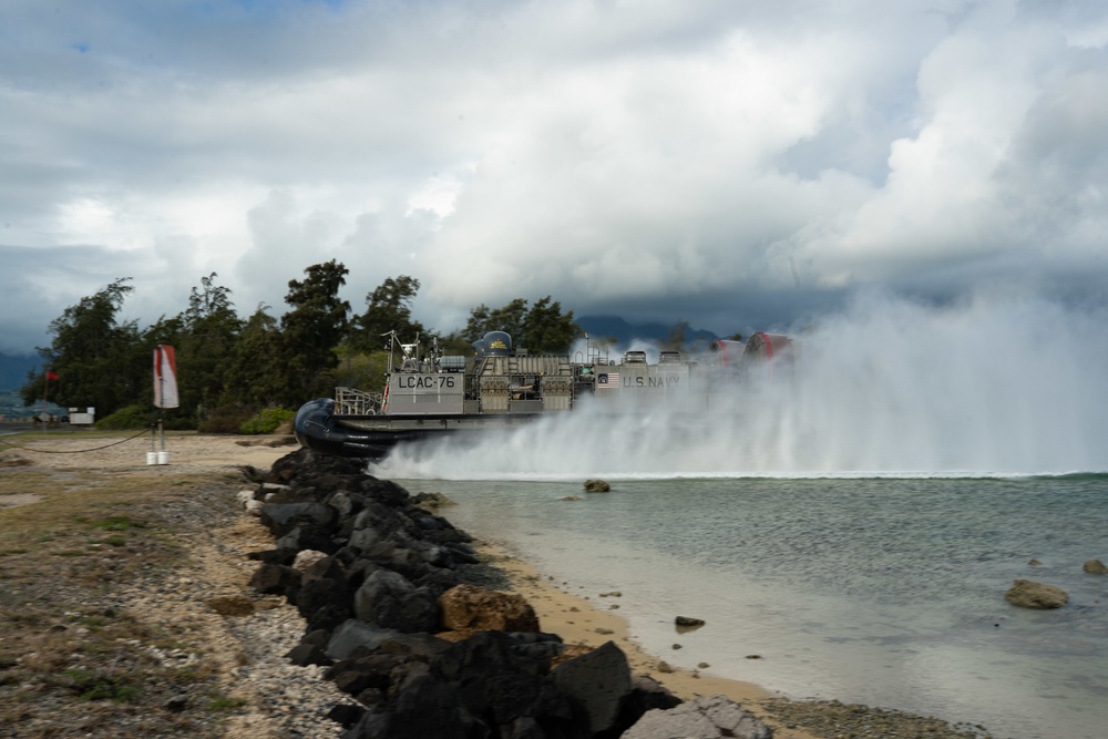 LCAC transports HIMARS and 1/12 to PTA