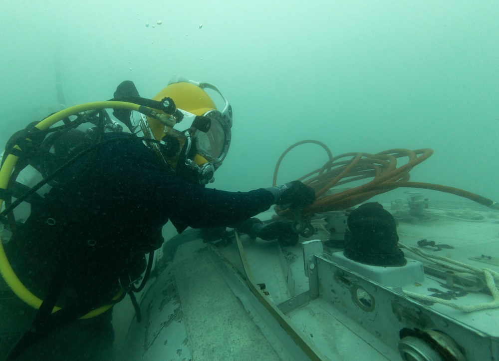 RIMPAC 2022: Multinational Divers Salvage the Deep