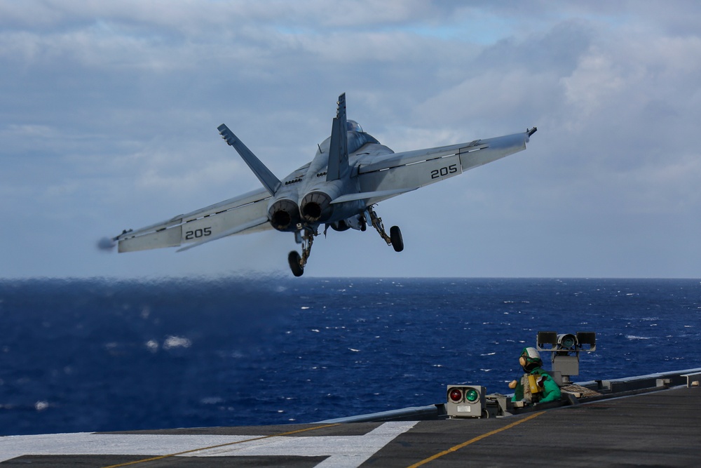 Abraham Lincoln conducts flight operations during RIMPAC 2022