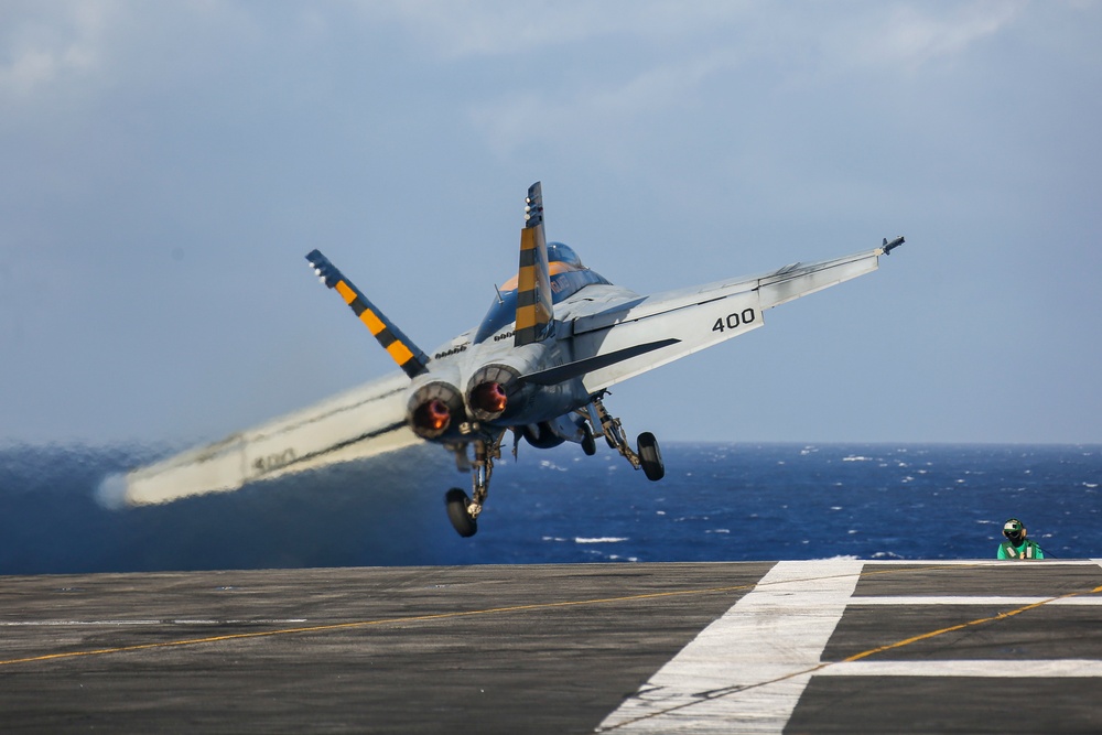 Abraham Lincoln conducts flight operations during RIMPAC 2022