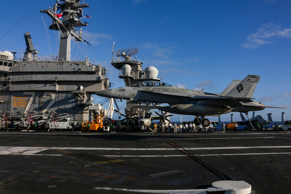 Abraham Lincoln conducts flight operations during RIMPAC 2022
