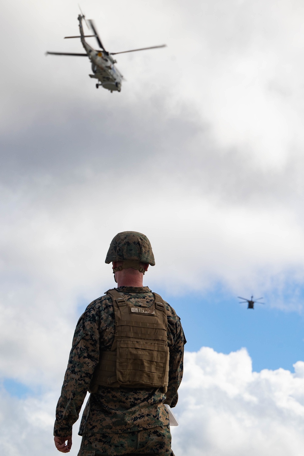 Distinguished Visitors and VIPs arrive at Ford Island HLZ during RIMPAC 2022