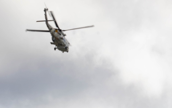 Distinguished Visitors and VIPs arrive at Ford Island HLZ during RIMPAC 2022