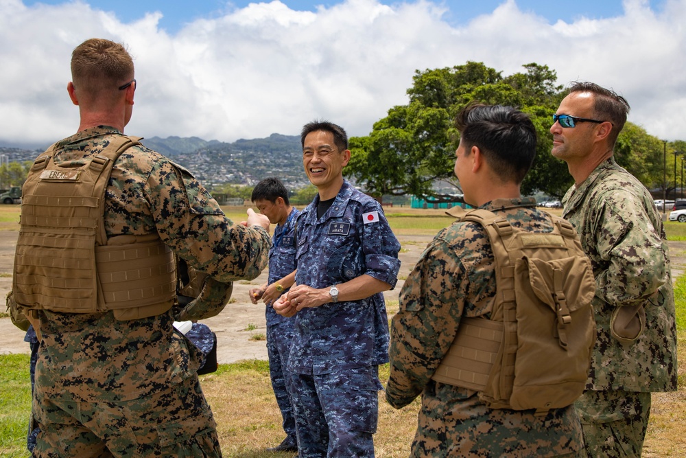 Distinguished Visitors and VIPs depart from Ford Island HLZ during RIMPAC 2022