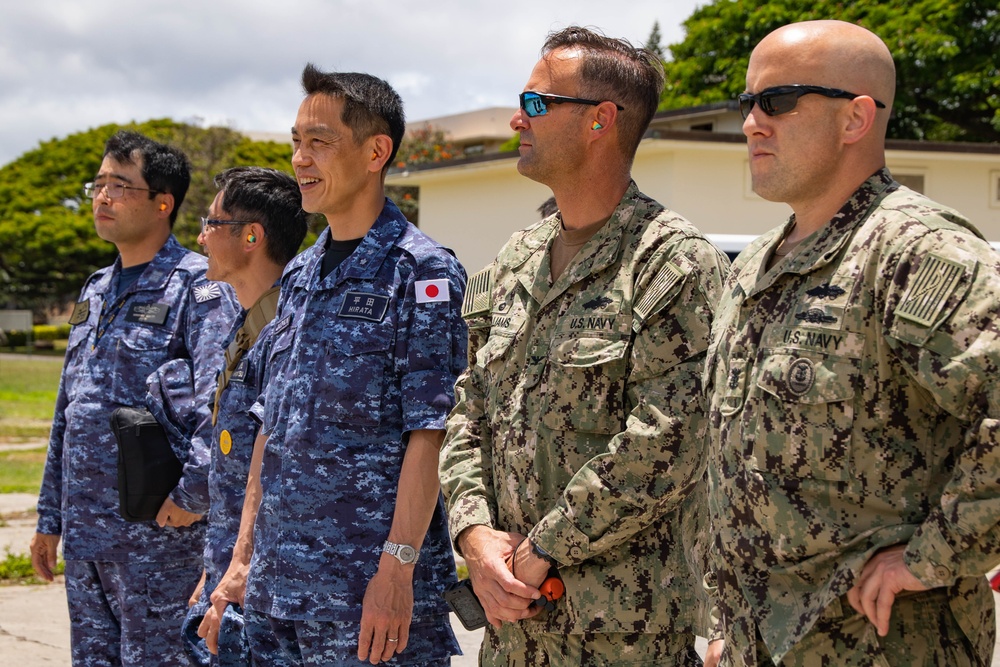 Distinguished Visitors and VIPs depart from Ford Island HLZ during RIMPAC 2022