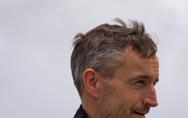 Distinguished Visitors and VIPs arrive at Ford Island HLZ during RIMPAC 2022