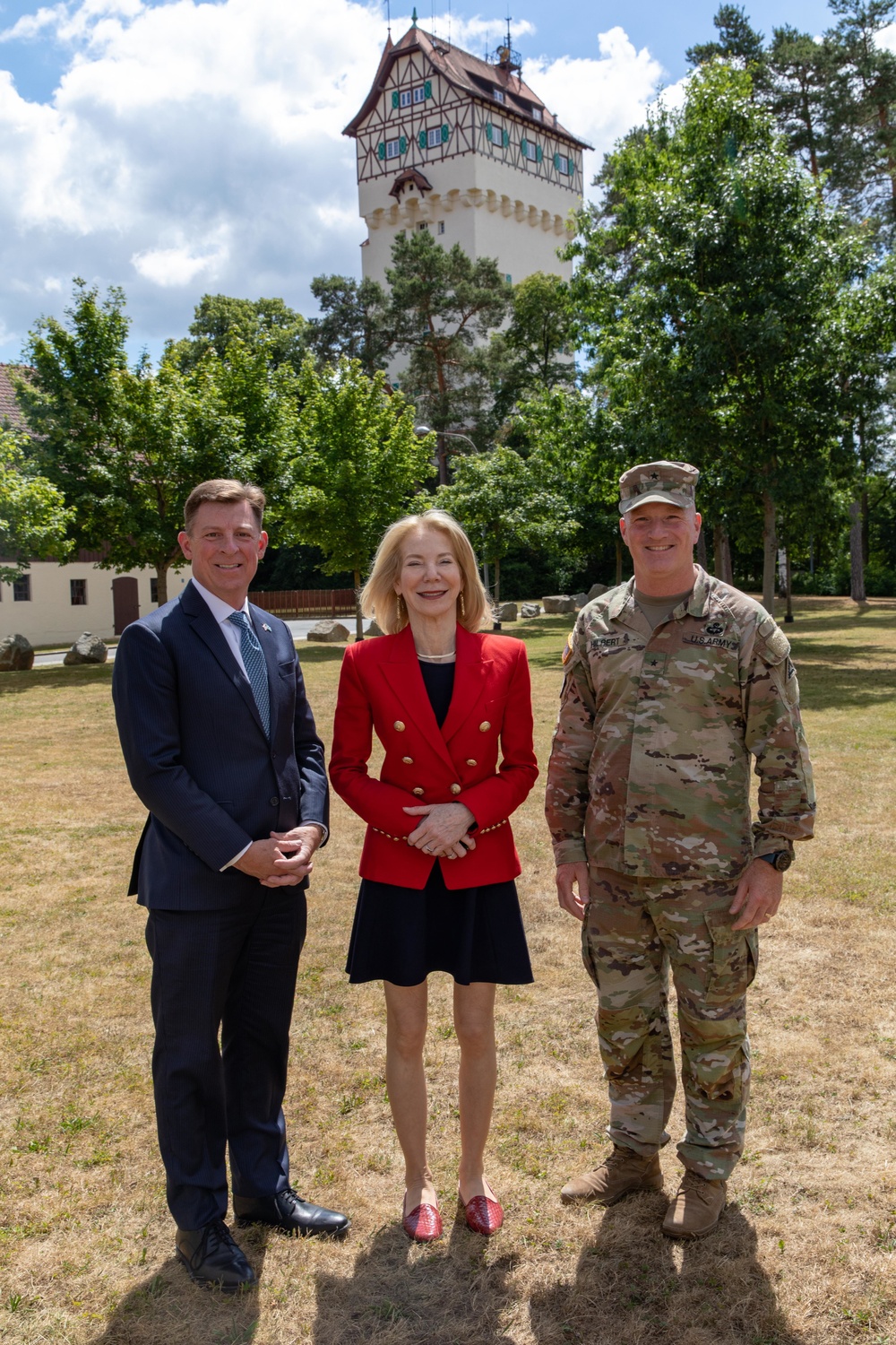 U.S. Ambassador to the Federal Republic of Germany visits 7th Army Training Command