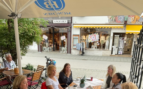 U.S. Army Chief of Staff Spouse tours USAG Bavaria