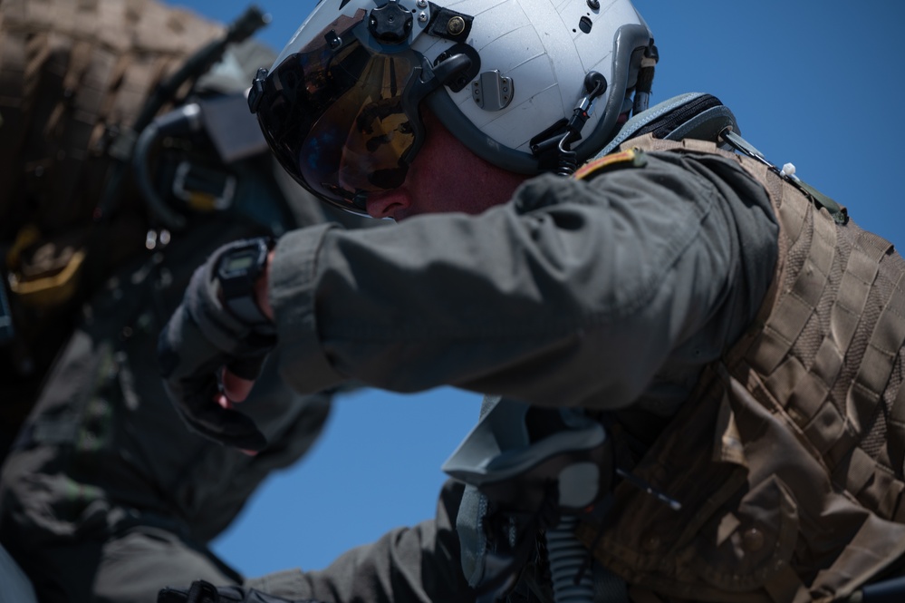 Red Flag-Nellis 22-3 Navy maintainers