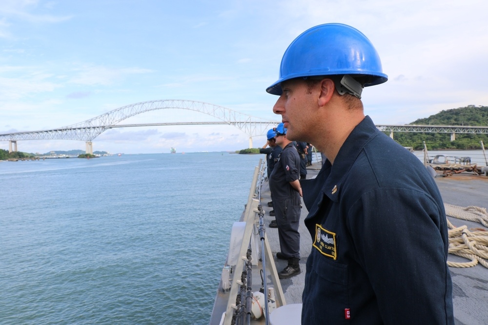 USS Billings Departs Panama City, Panama