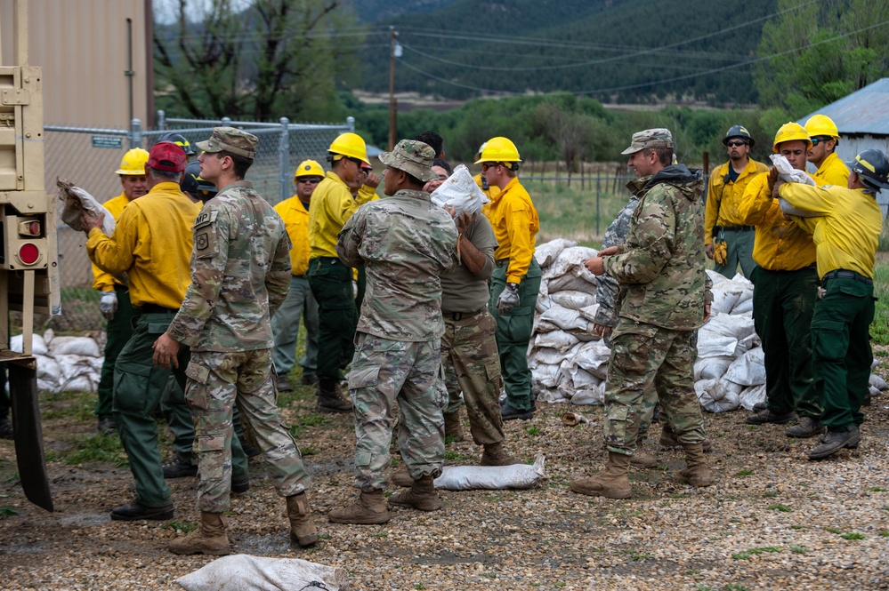 NMNG helps New Mexican communities brace for flooding