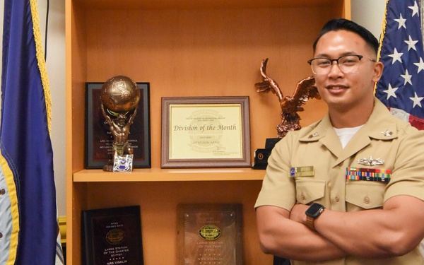 Golden Gate Navy Recruiter Gives Back