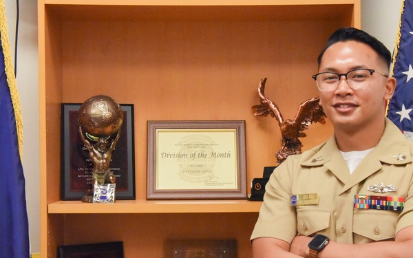 Golden Gate Navy Recruiter Gives Back