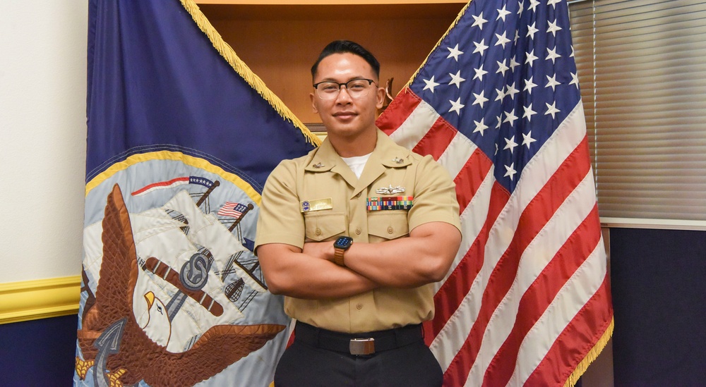 Golden Gate Navy Recruiter Gives Back