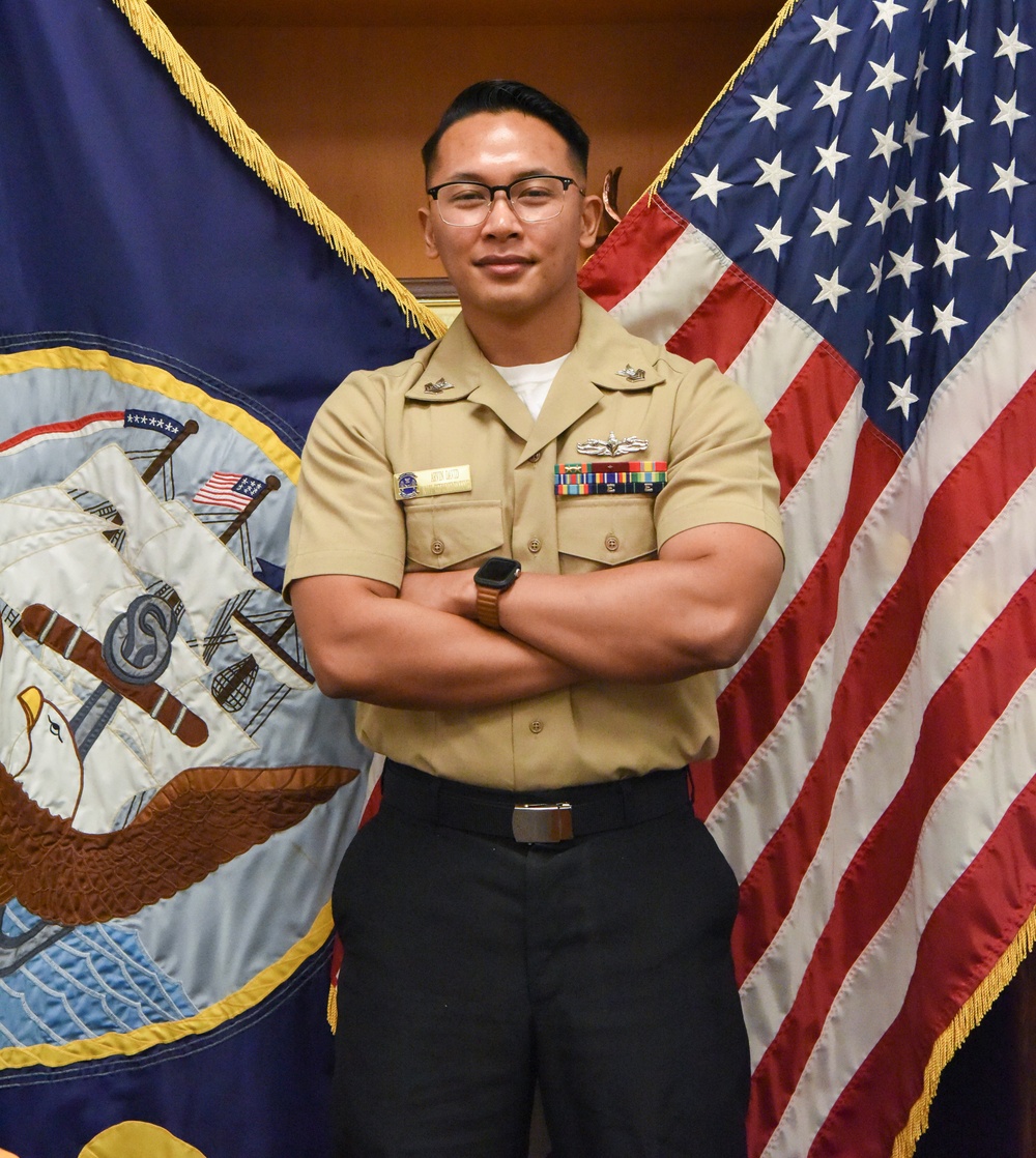 Golden Gate Navy Recruiter Gives Back