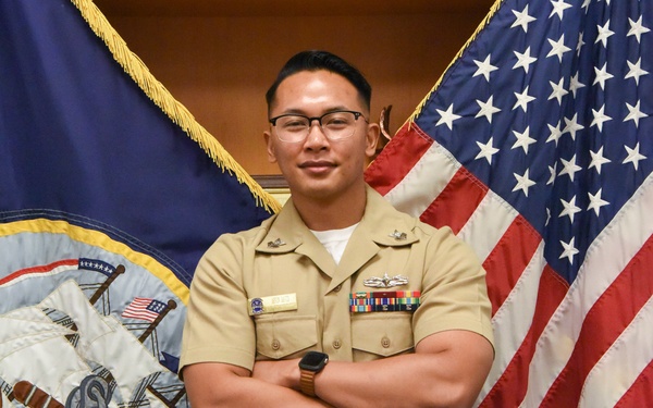 Golden Gate Navy Recruiter Gives Back