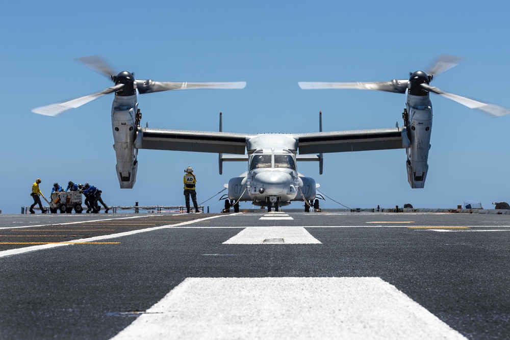 HMAS Canberra Air Ops during RIMPAC 2022