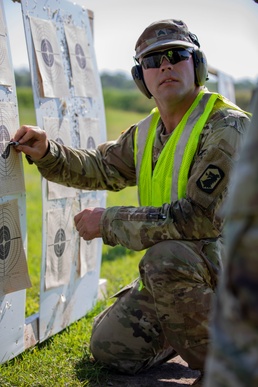 Horizontal Construction Engineers Qualify at the Range during Annual Training