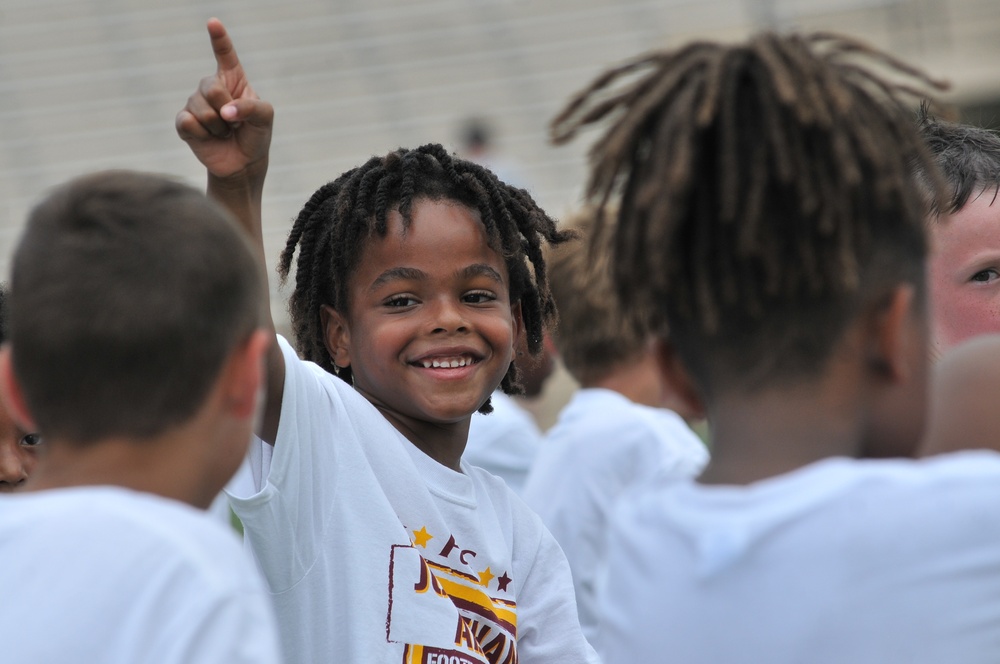 NFL Football star spends time with kids at Fort Lee ProCamp