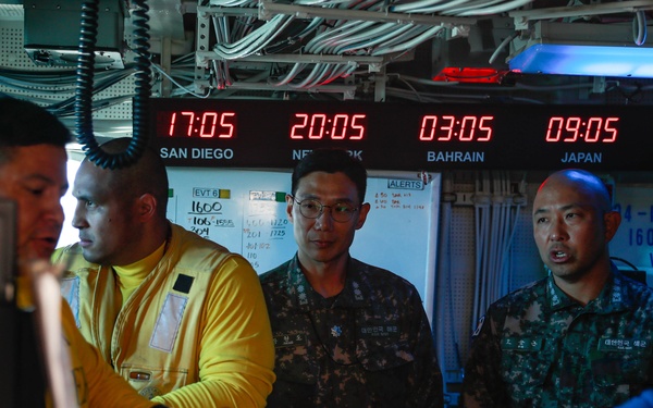 Abraham Lincoln welcomes leaders from the Republic of Korea, Peruvian Navy, and Royal Air Force during RIMPAC 2022