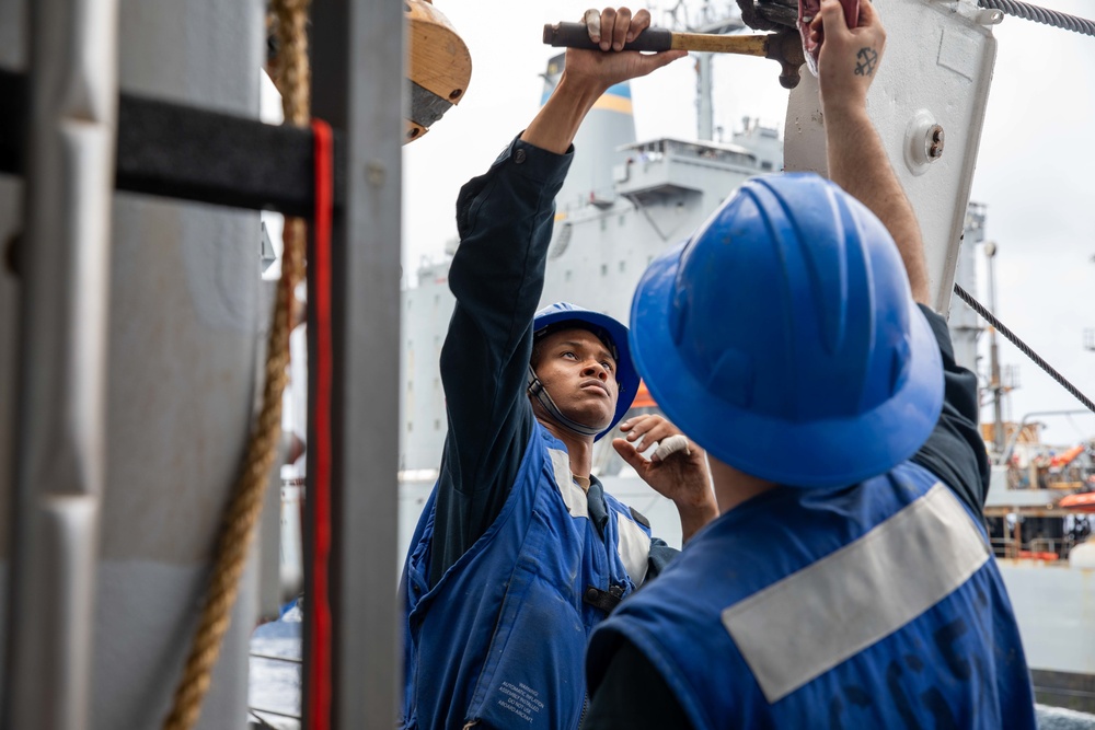 USS Leyte Gulf (CG 55) RAS.