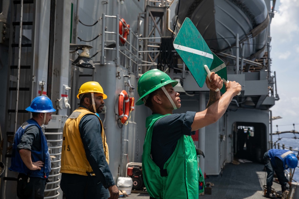 USS Leyte Gulf (CG 55) RAS.