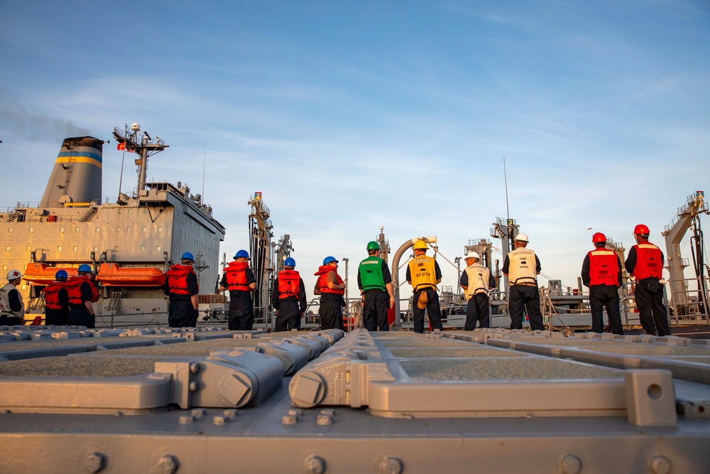 USS Leyte Gulf (CG 55) RAS