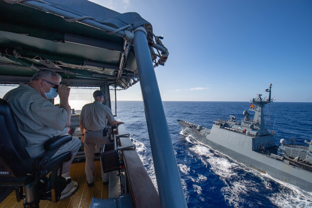 USNS Pecos practices refueling with partnering nations during RIMPAC 2022