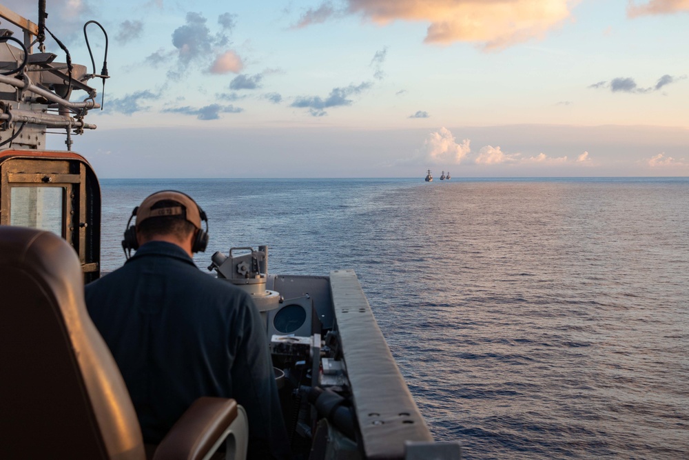 USS Leyte Gulf (CG 55) live-fire