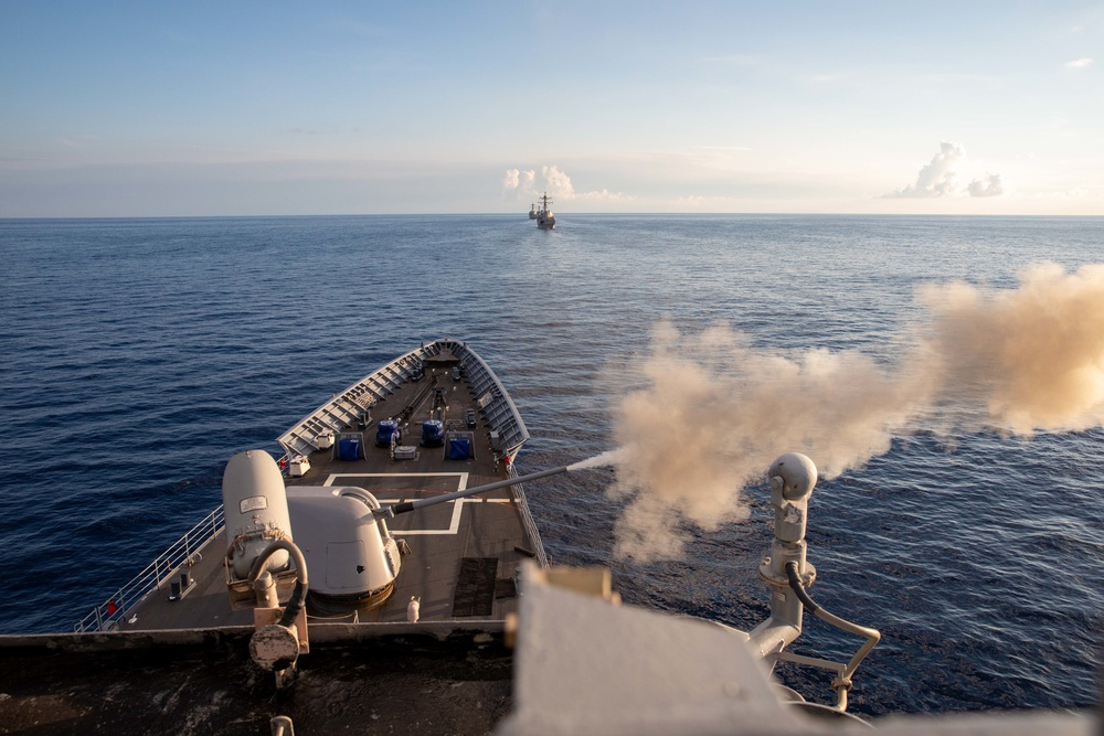 USS Leyte Gulf (CG 55) live-fire