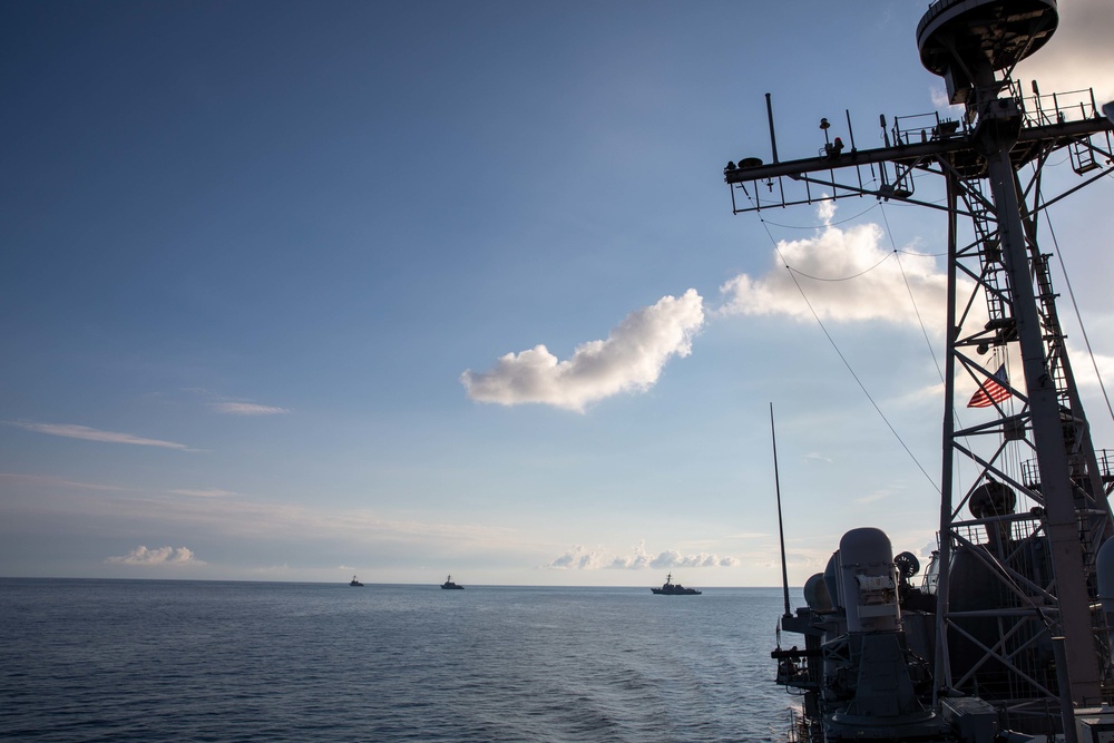 USS Leyte Gulf (CG 55) live-fire