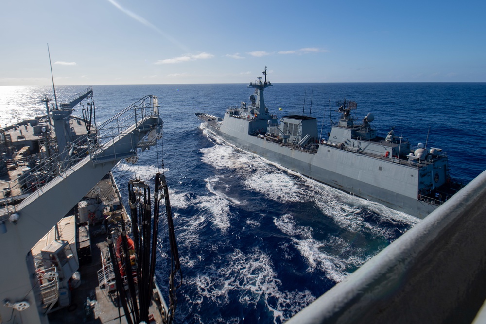 USNS Pecos practices refueling with partnering nations during RIMPAC 2022