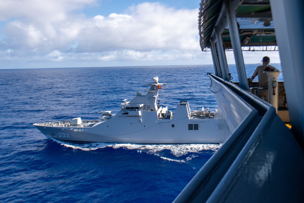 USNS Pecos practices refueling with partnering nations during RIMPAC 2022